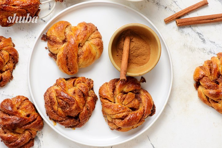 Шведські булочки з корицею