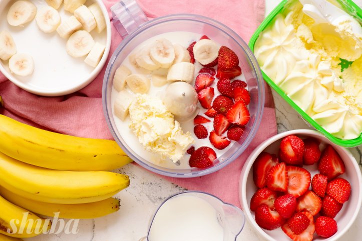 полуниця і банани в блендері