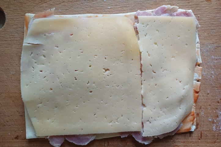 Тісто з беконом і сиром