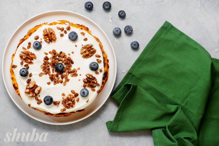 Прикрашання морквяного торта