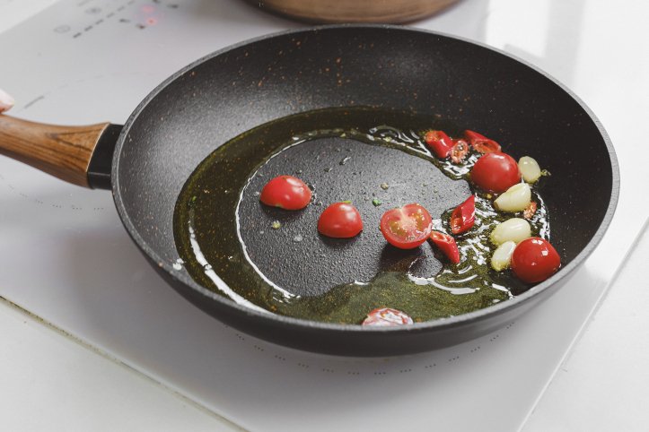 томати на сковороді