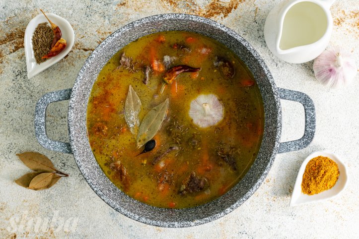 яловичина з овочами та спеціями