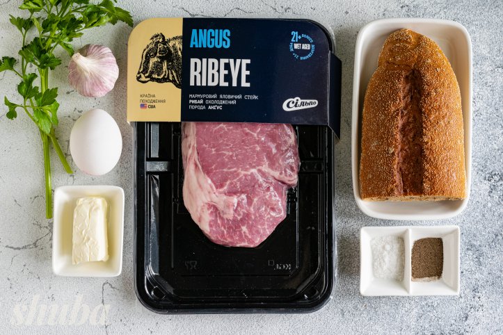 стейк рибай з гречаним багетом та спеціями