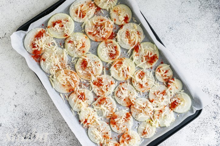 цибуля зі спеціями та сиром