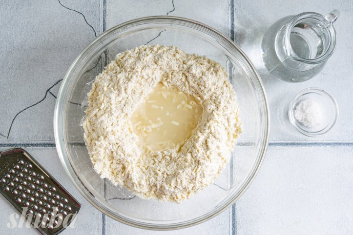 борошно, масло та вода