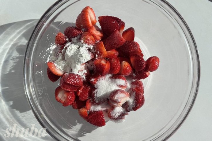 Полуниця із цукром