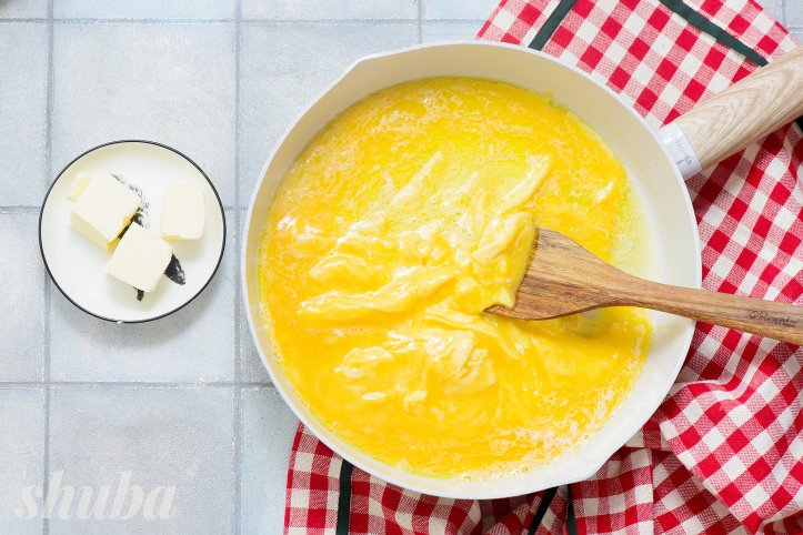 яйця на сковороді