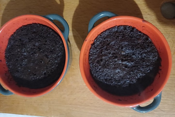 Готове яблучне брауні