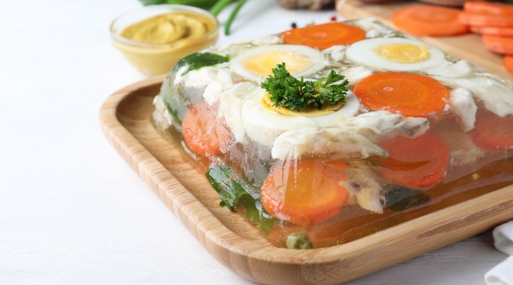 Холодець з овочами та яйцем