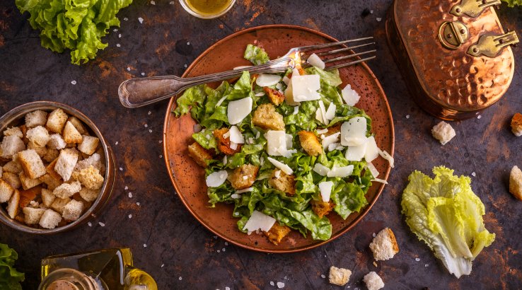 салат Цезарь