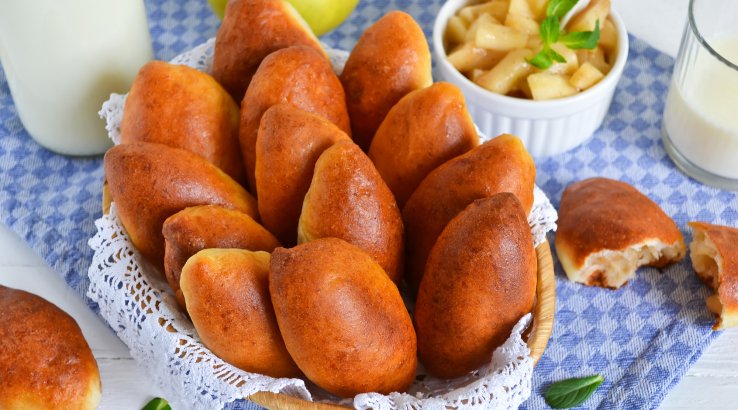 Дрожжевые пирожки с яблоками
