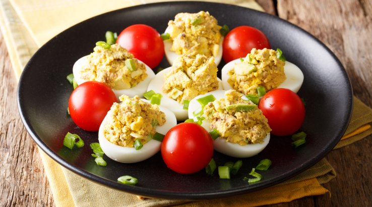 Фаршировані яйця з лососем