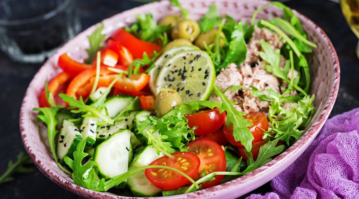 Салат з горбуші та овочів