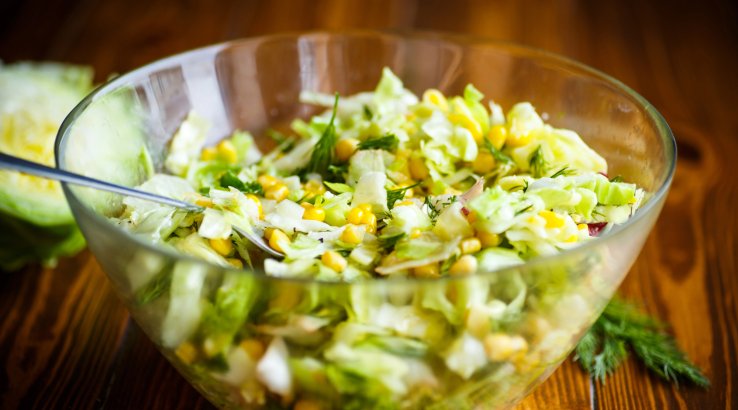 Салат з пекінської капусти і кукурудзи