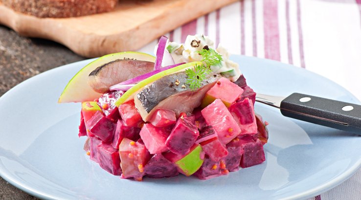 Норвезький салат з оселедцем і буряком