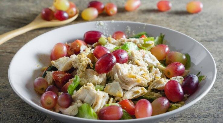 Салат з курятини і винограду - рецепт