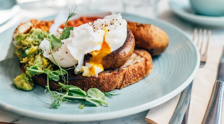 Тост с грибами и яичницей