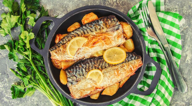 Скумбрія з молодою картоплею