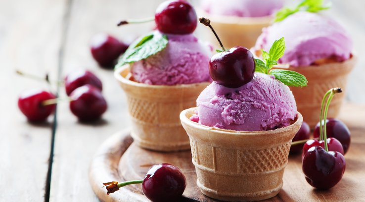 Морозиво з черешнею