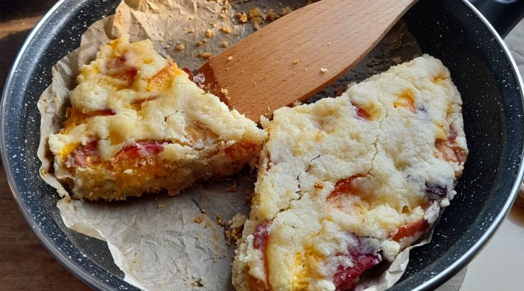 Пиріг з персиками і бананом