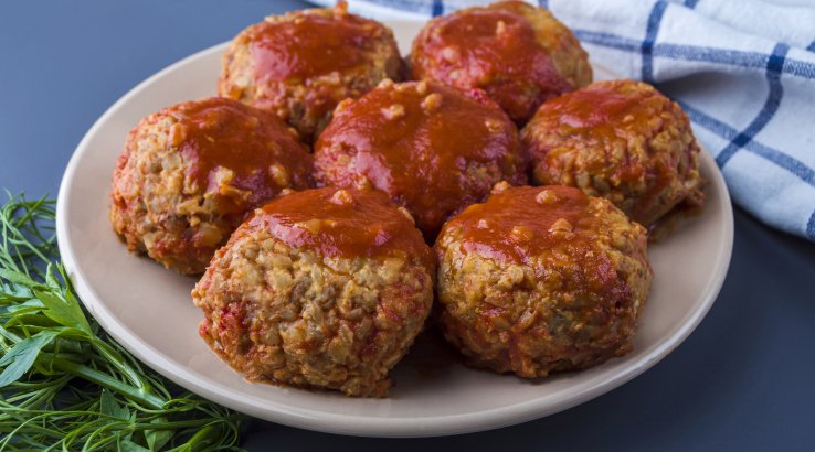 Гречані тефтелі в томатному соусі - рецепт