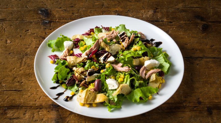 Салат з тунцем і моцарелою