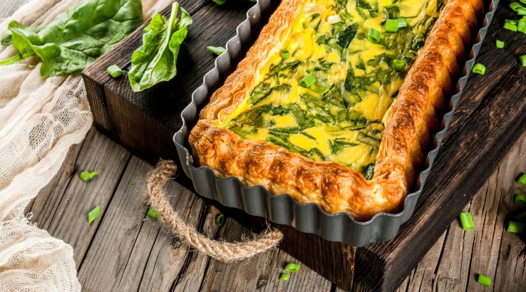 Листковий пиріг з зеленою цибулею