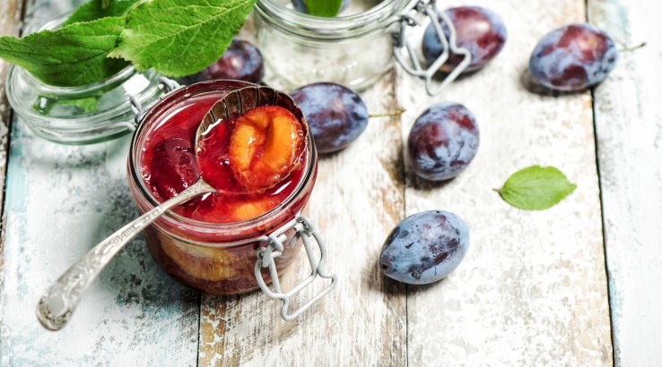 Варення зі слив половинками