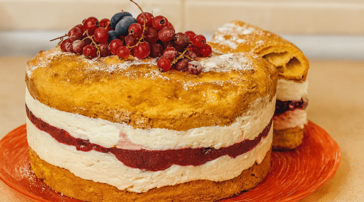 Торт «Карпатка» з ягідною начинкою