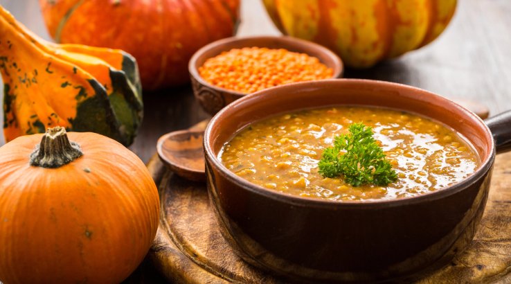 Дал із червоної сочевиці та гарбуза