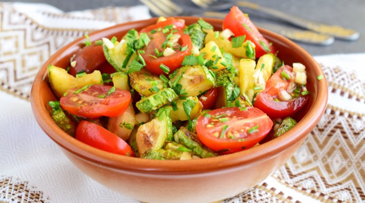 Смажені кабачки з помідорами