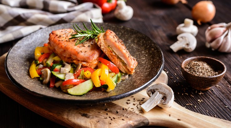 Стейки, фаршированные персиками