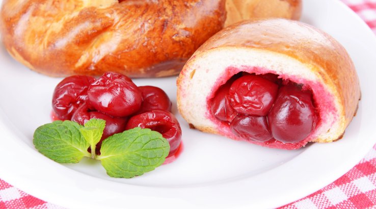 Пиріжки з вишнею