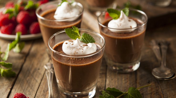 шоколадний мус зі збитими вершками