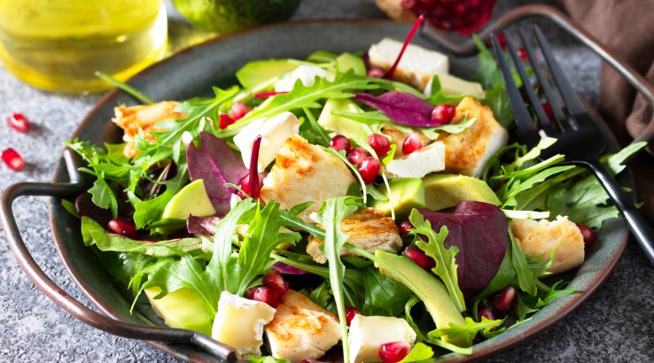 Салат з авокадо і куркою