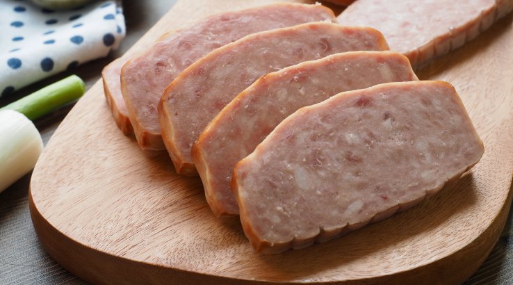 Домашня ковбаса у фользу