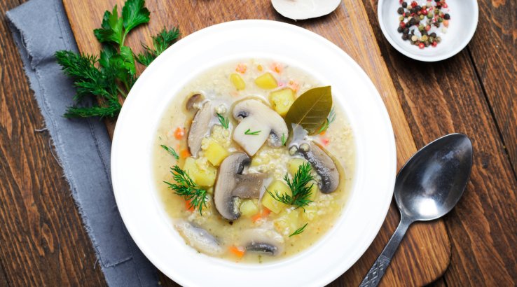 Суп з грибами і манкою