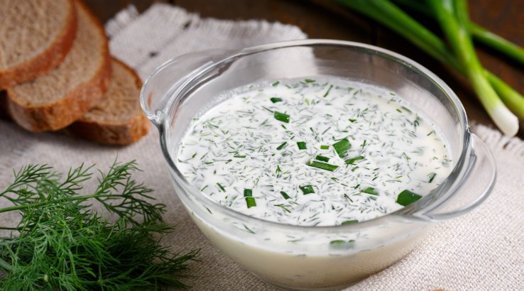 Окрошка на воді із зеленню