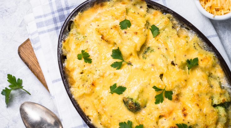 Запіканка з курятиною, броколі та кабачком