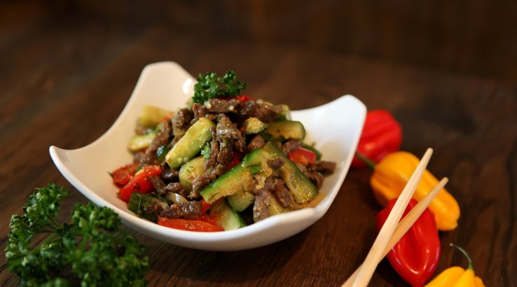 Яловичина з огірками