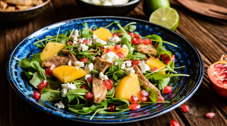 Салат з хурмою, курятиною і фетою