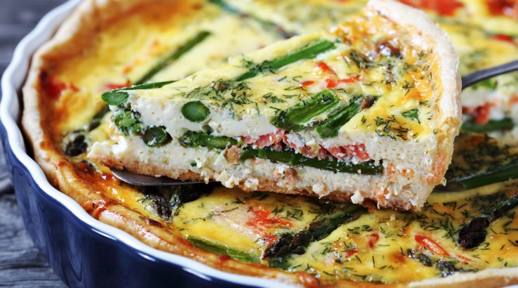 Кіш з лососем і спаржею