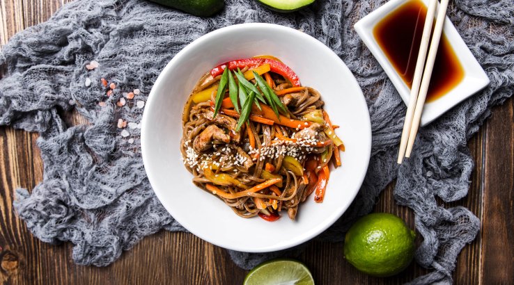 Гречана локшина зі свининою