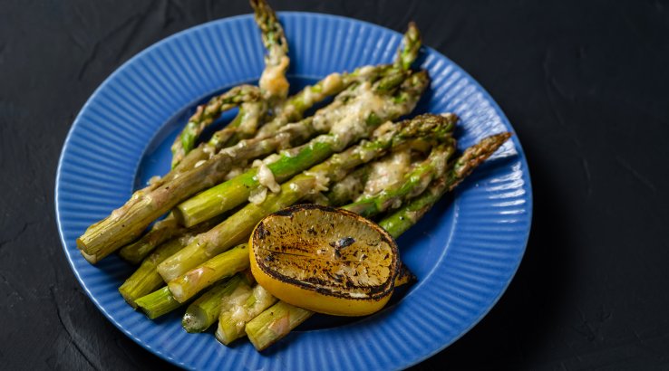 Запечена спаржа