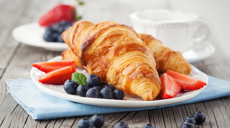 рогалики з родзинками й горіхами