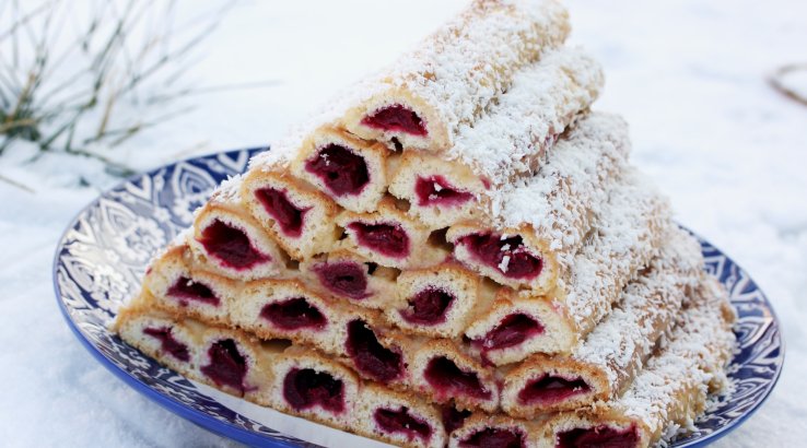 Торт із трубочок з вишнями "Смерекова хата"