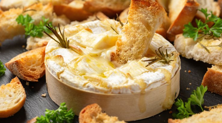 запечений камамбер