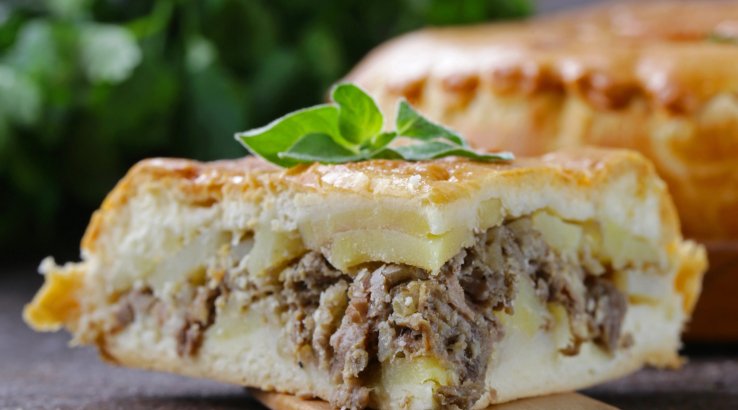 Пиріг з картоплею і м'ясом