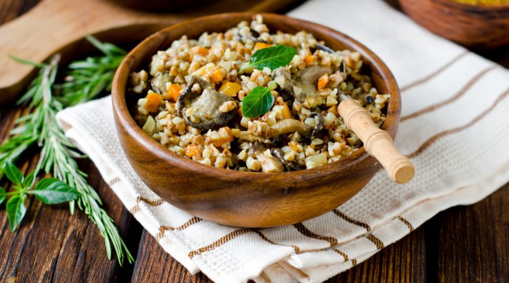 Гречка с овощами и яйцами – рецепт