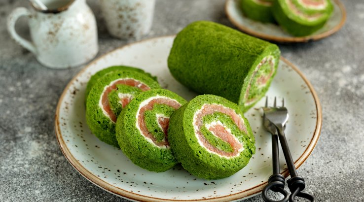 Рулет зі шпинату та сьомги